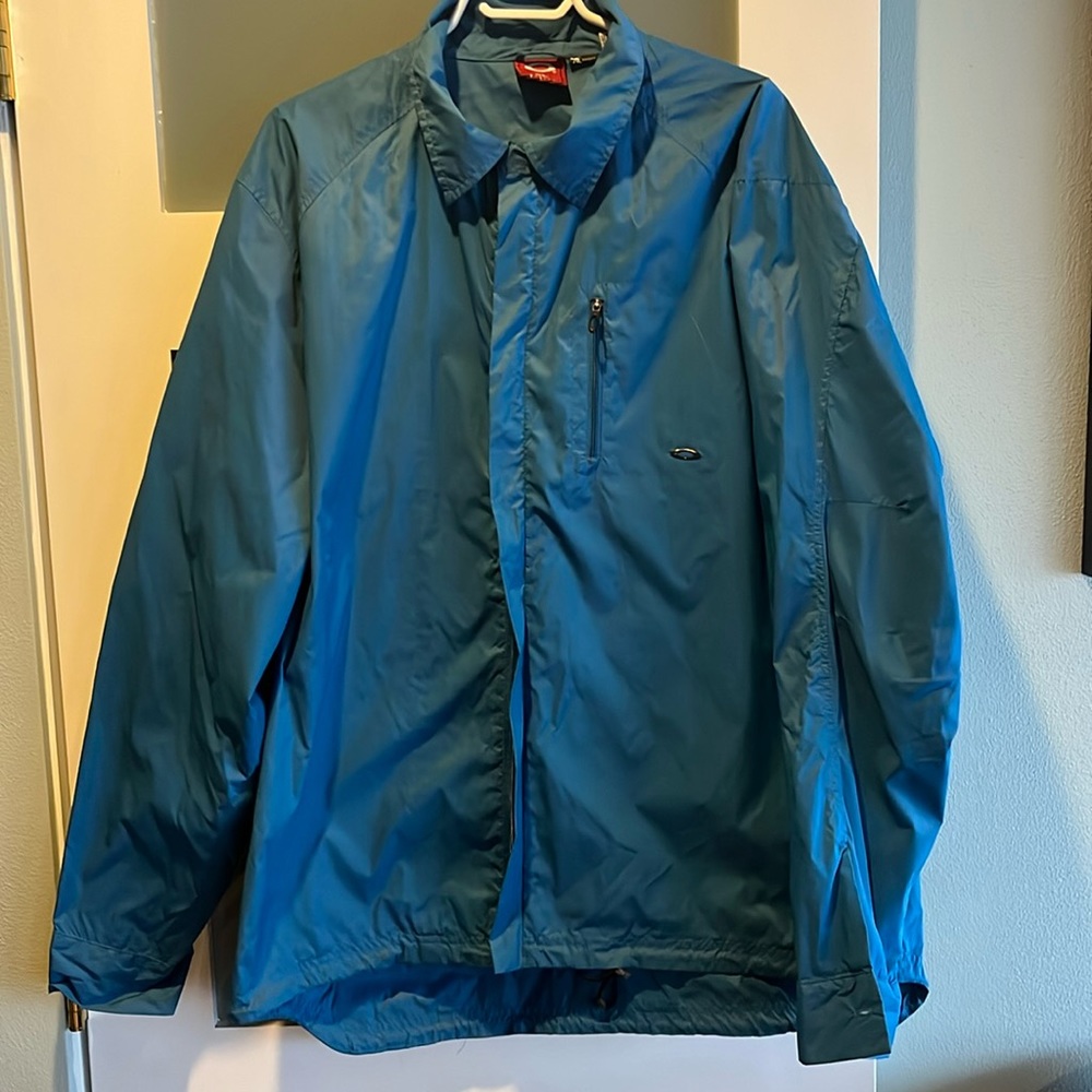 Men’s Oakley wind breaker shell size XL